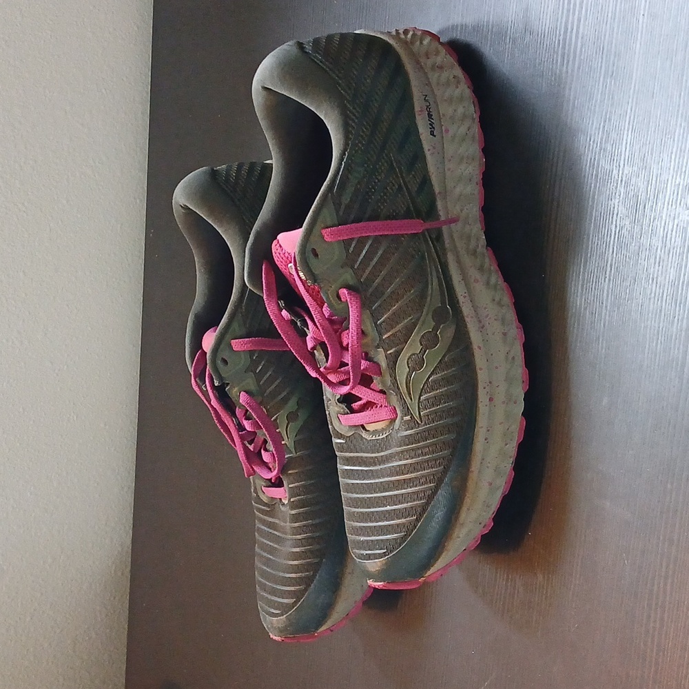 Saucony Guide 13 Trail Running Shoes | Size 11 | Pine Green + Fuschia